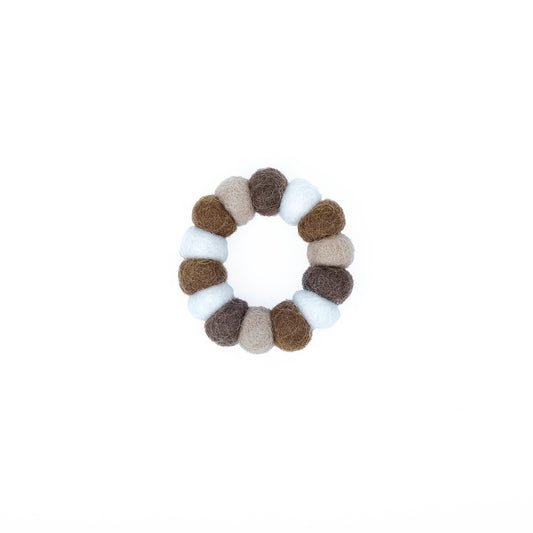 Detailfoto van vilten servetring viltballetjes gingerbread 6 st.