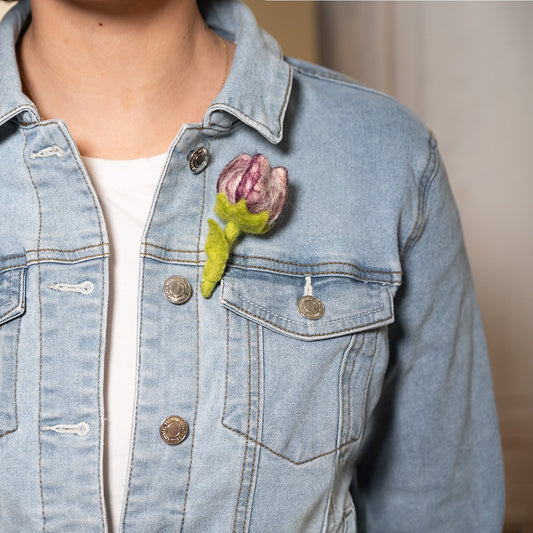 Vilten broche tulp pipa
