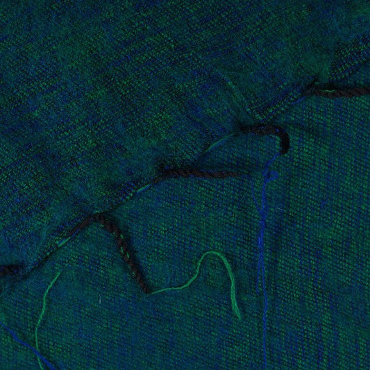 Detailfoto van vilten kleine sjaal aquagroen