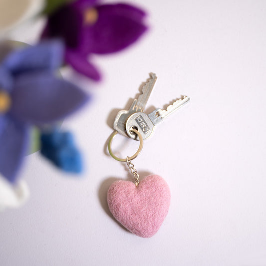 Vilten sleutelhanger hart roze