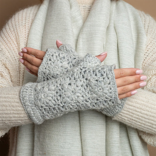 Vilten handwarmers granny square lichtgrijs