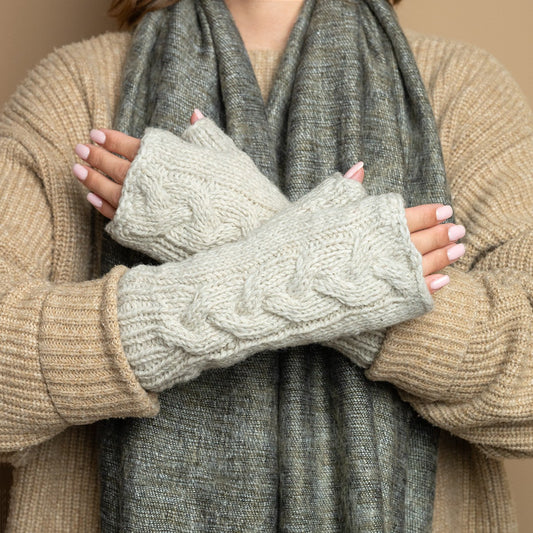Vilten handwarmers cable crème gemêleerd