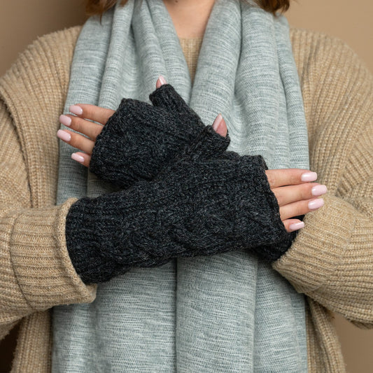 Vilten handwarmers cable antraciet gemêleerd