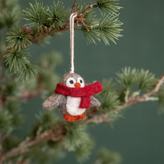 Vilten hanger pinguin met sjaal rood