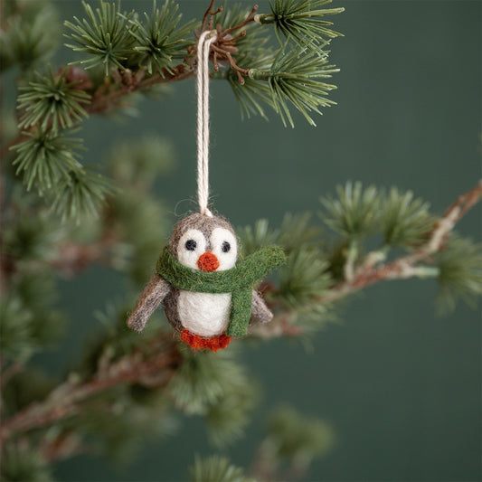 Vilten hanger pinguin met sjaal groen