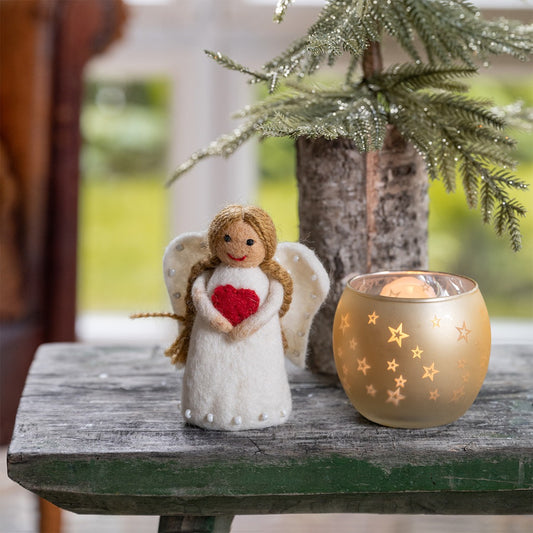 Detailfoto van vilten kerstengeltje wit