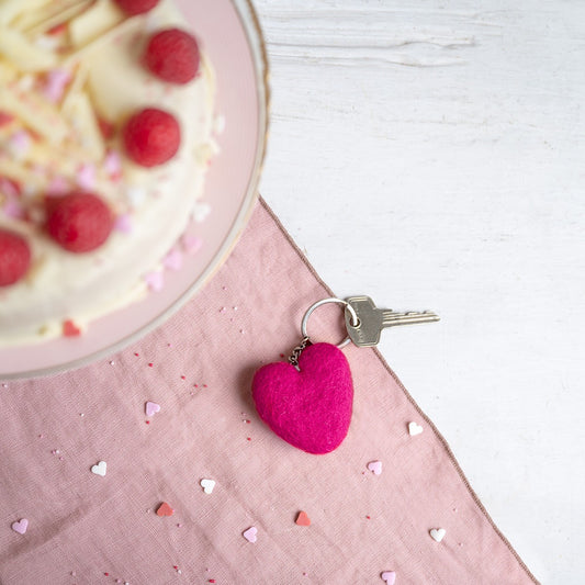 Vilten sleutelhanger hart love fuchsia