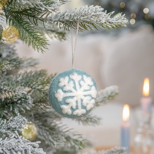 Kerstbal IJsblauw Sneeuwvlok van vilt