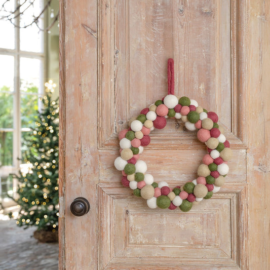 Vilten kerstkrans viltballetjes mistletoe dreams