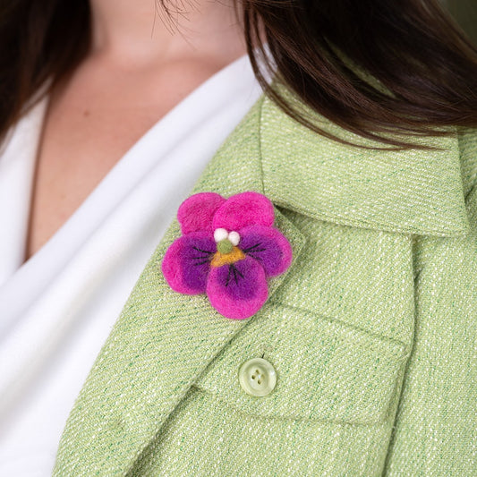 Vilten broche viooltje fuchsia