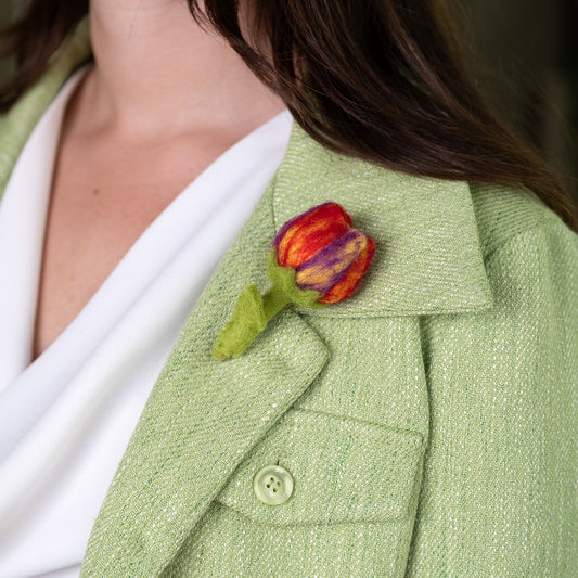 Vilten broche tulp pien