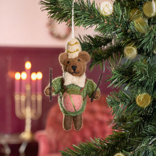 Vilten hanger beer met trommel mistletoe green