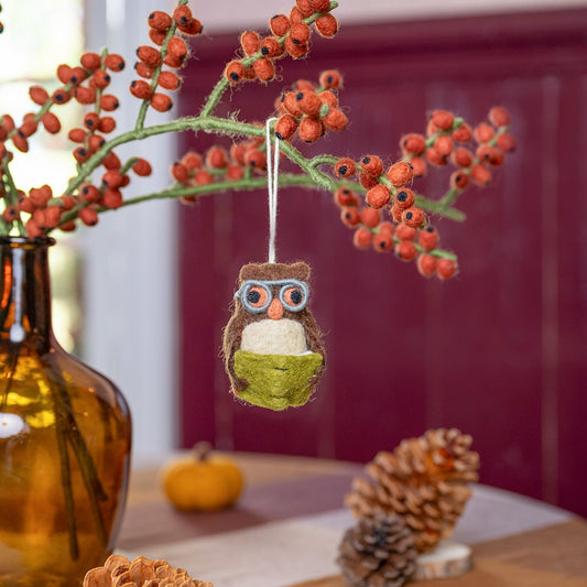 Vilten hanger uil met lichtgroen boek