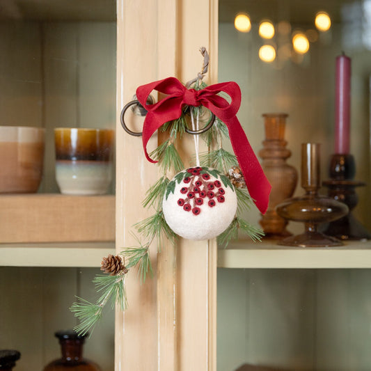 Vilten hanger bal bes rood