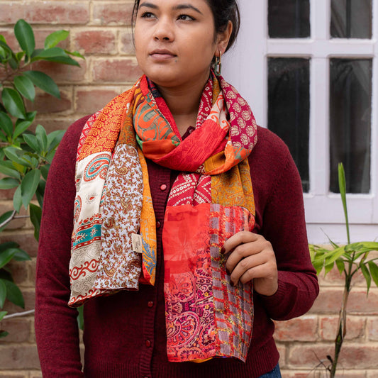 Vilten sarisjaal patchwork rood-oranjetinten