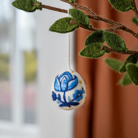 Vilten hanger ei delfts blauw met tulp