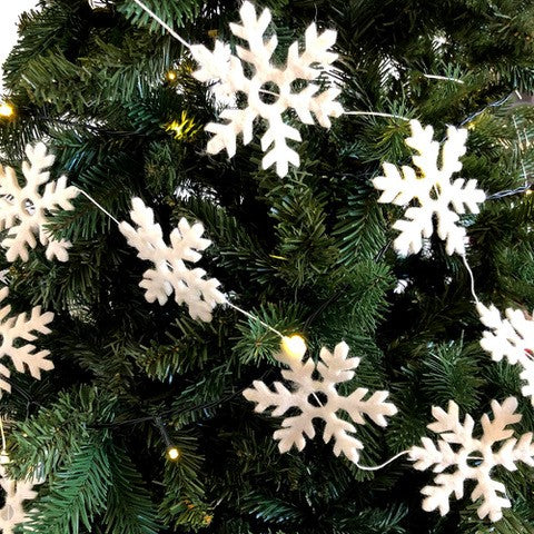 Detailfoto van vilten viltslinger sneeuwvlok