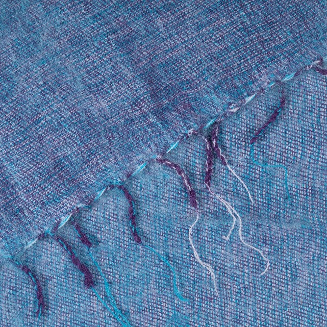 Detailfoto van sjaal lavendelblauw