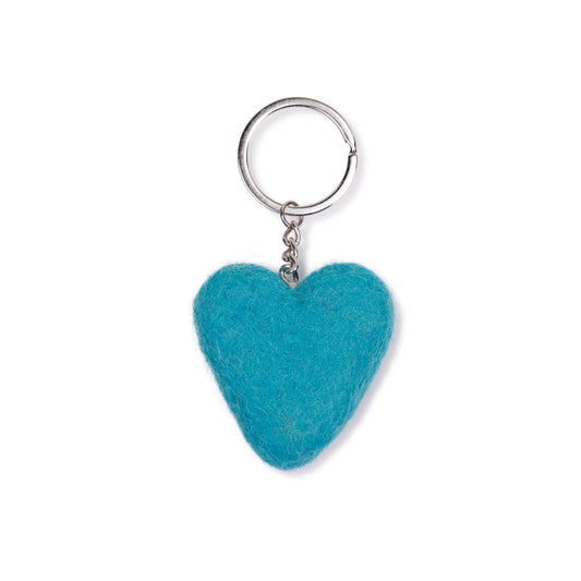Detailfoto van vilten sleutelhanger hart turquoise