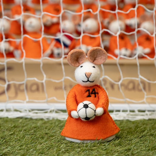 Vilten vo decoratie muis met voetbal