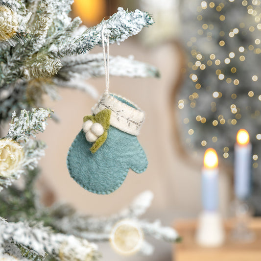 Hanger Wantje met Mistletoe IJsblauw van vilt