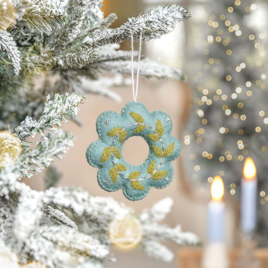 Hanger Krans Winterwonderland IJsblauw van vilt