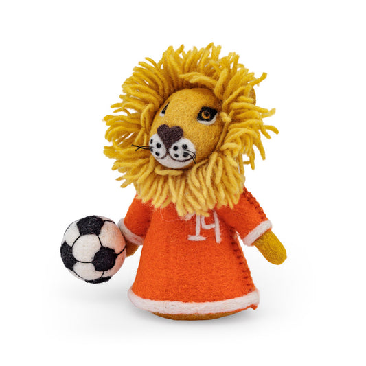 Detailfoto van vilten decoratie leeuw met voetbal