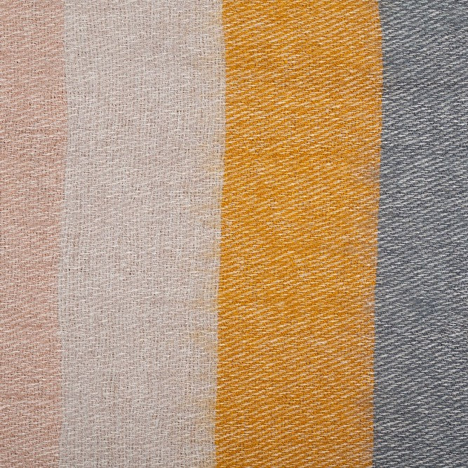 Detailfoto van sjaal okergeel crème