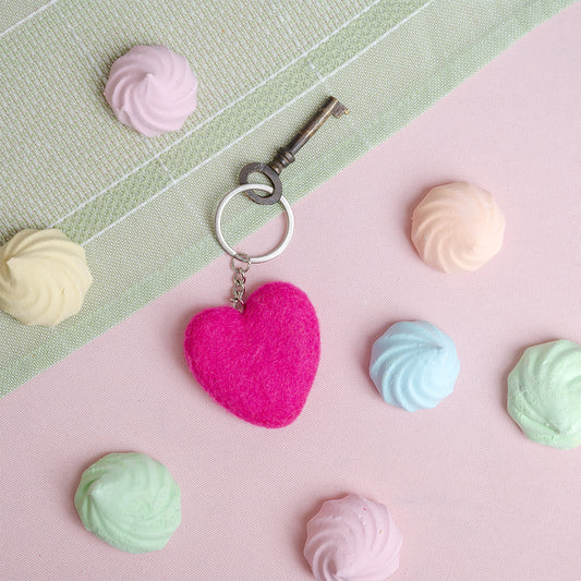 Vilten sleutelhanger hart fuchsia