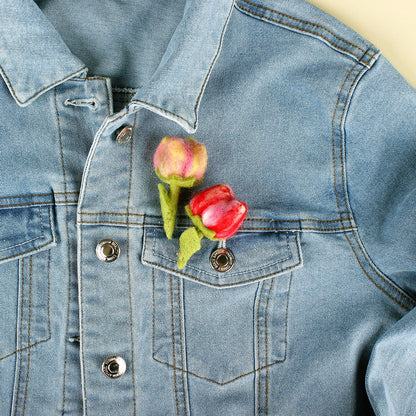 Detailfoto van vilten broche tulp riva