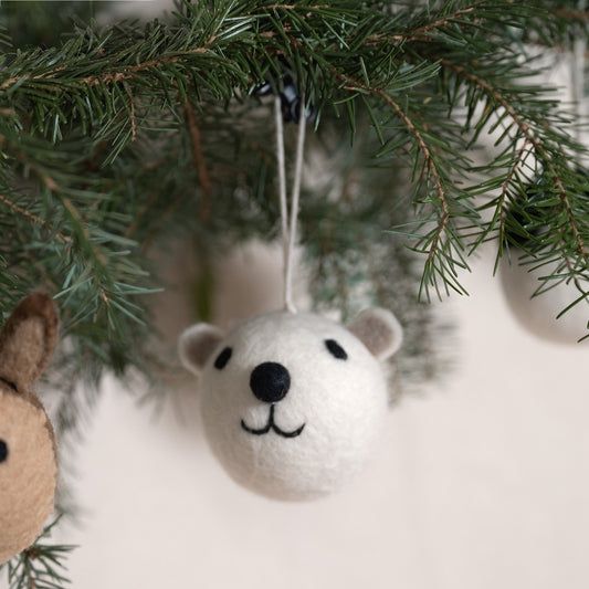 Vilten kerstbal winterdier ijsbeer