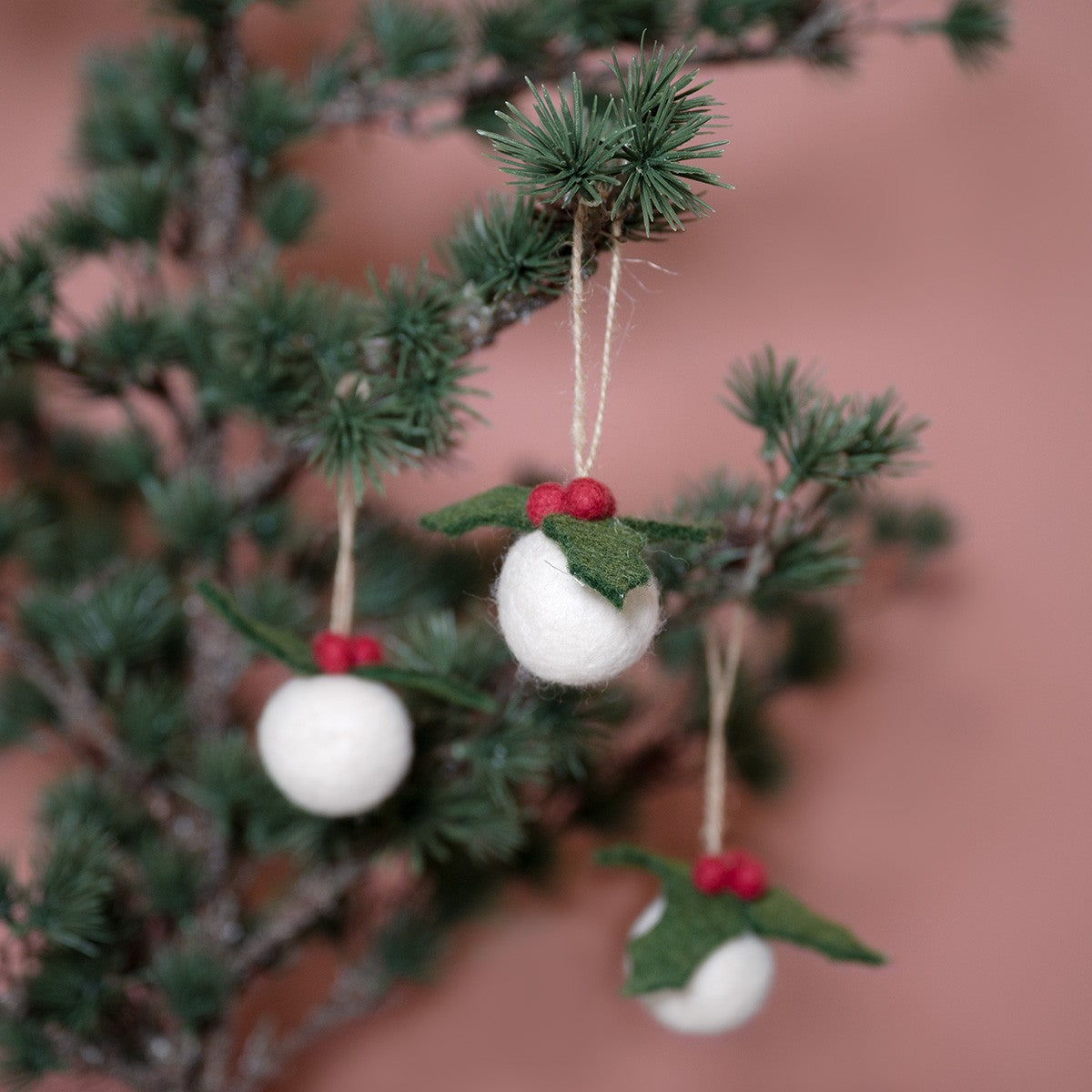 Vilten kerstbal holly berry small 3d