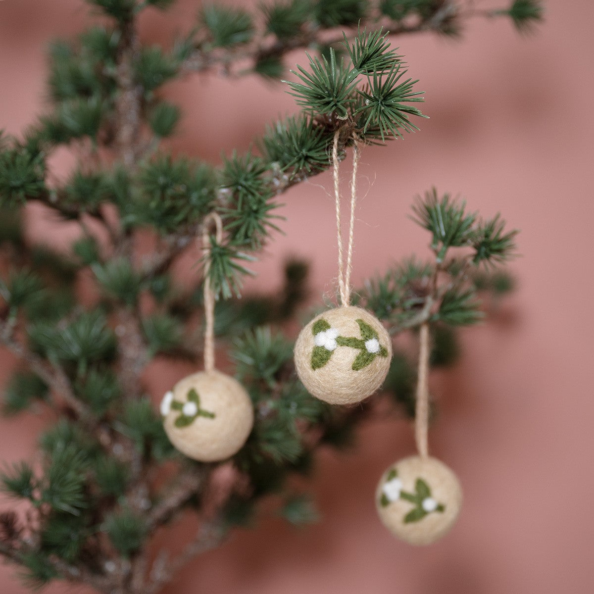 Vilten kerstbal mistletoe small
