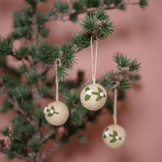 Vilten kerstbal mistletoe small