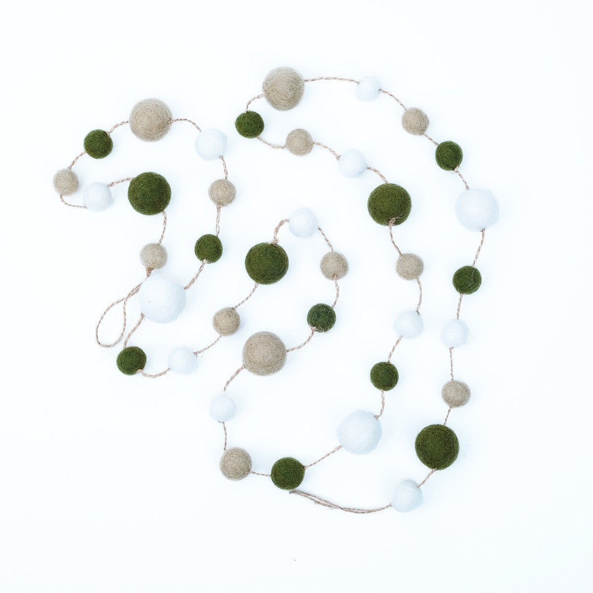 Detailfoto van vilten viltslinger viltballetjes mistletoe