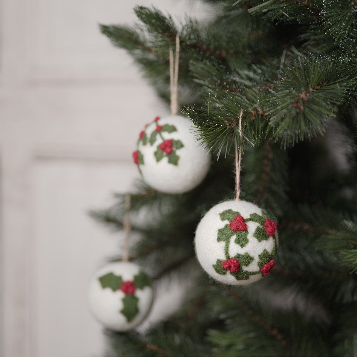 Vilten kerstbal holly berry krans large