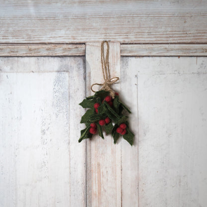 Vilten hanger holly berry large