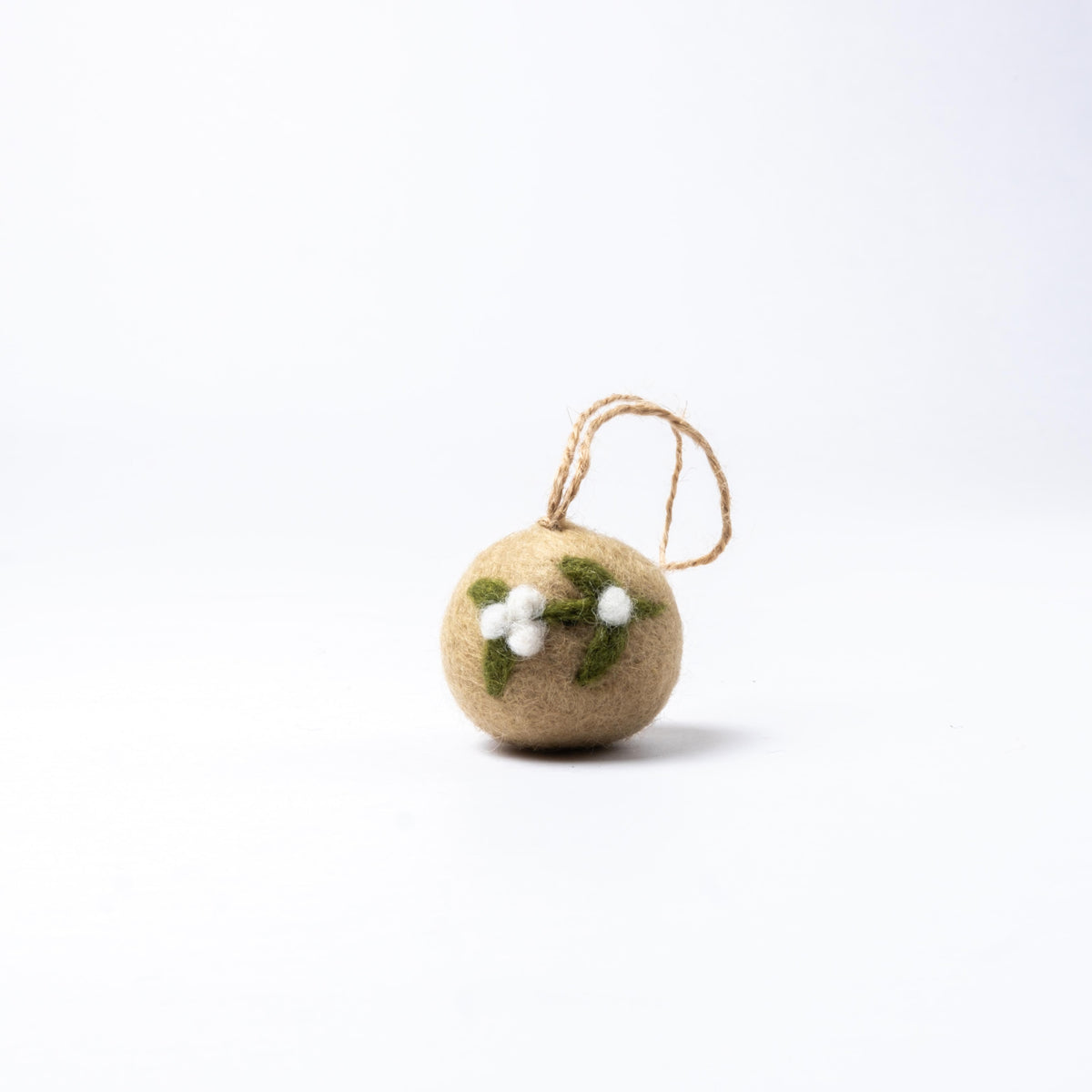 Detailfoto van vilten kerstbal mistletoe small
