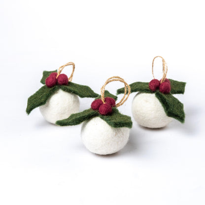Detailfoto van vilten kerstbal holly berry small 3d