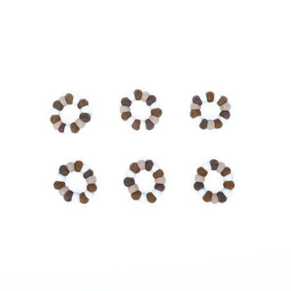 Detailfoto van vilten servetring viltballetjes gingerbread 6 st.