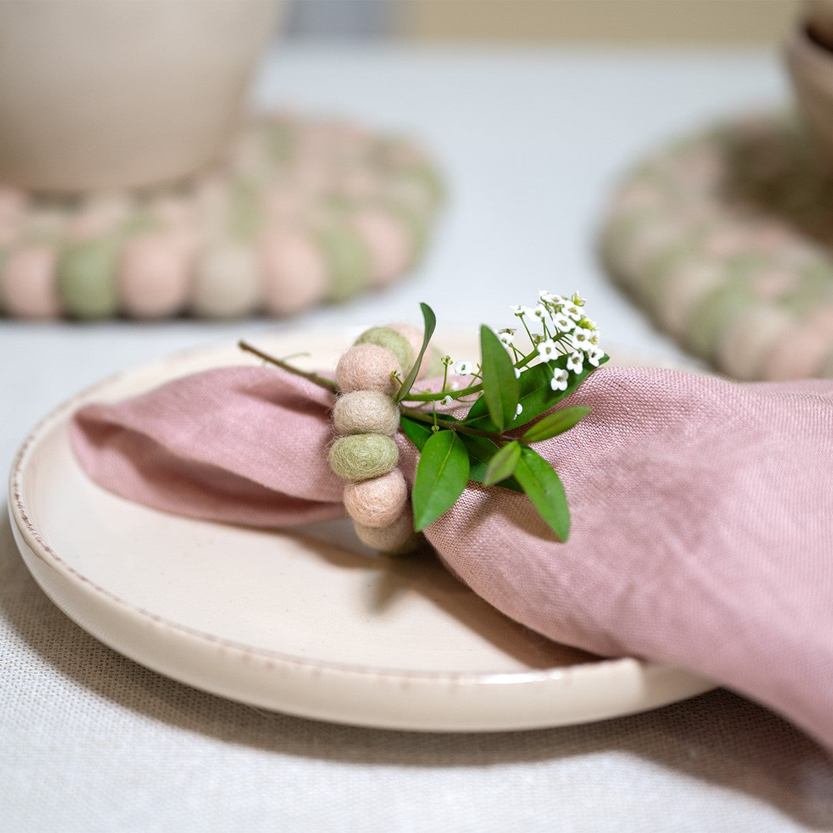 Vilten servetring viltballetjes roze-groen 6 st.