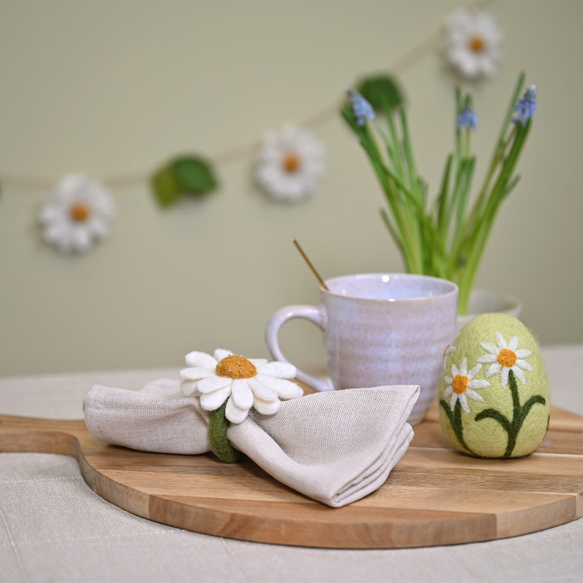 Detailfoto van vilten servetring margrietje