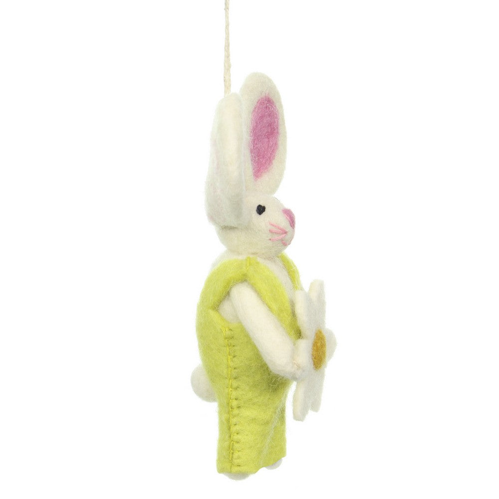 Detailfoto van vilten hanger haasje met margriet geel