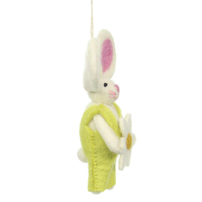 Detailfoto van vilten hanger haasje met margriet geel