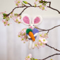 Anhänger Hase mit Karottenflieder