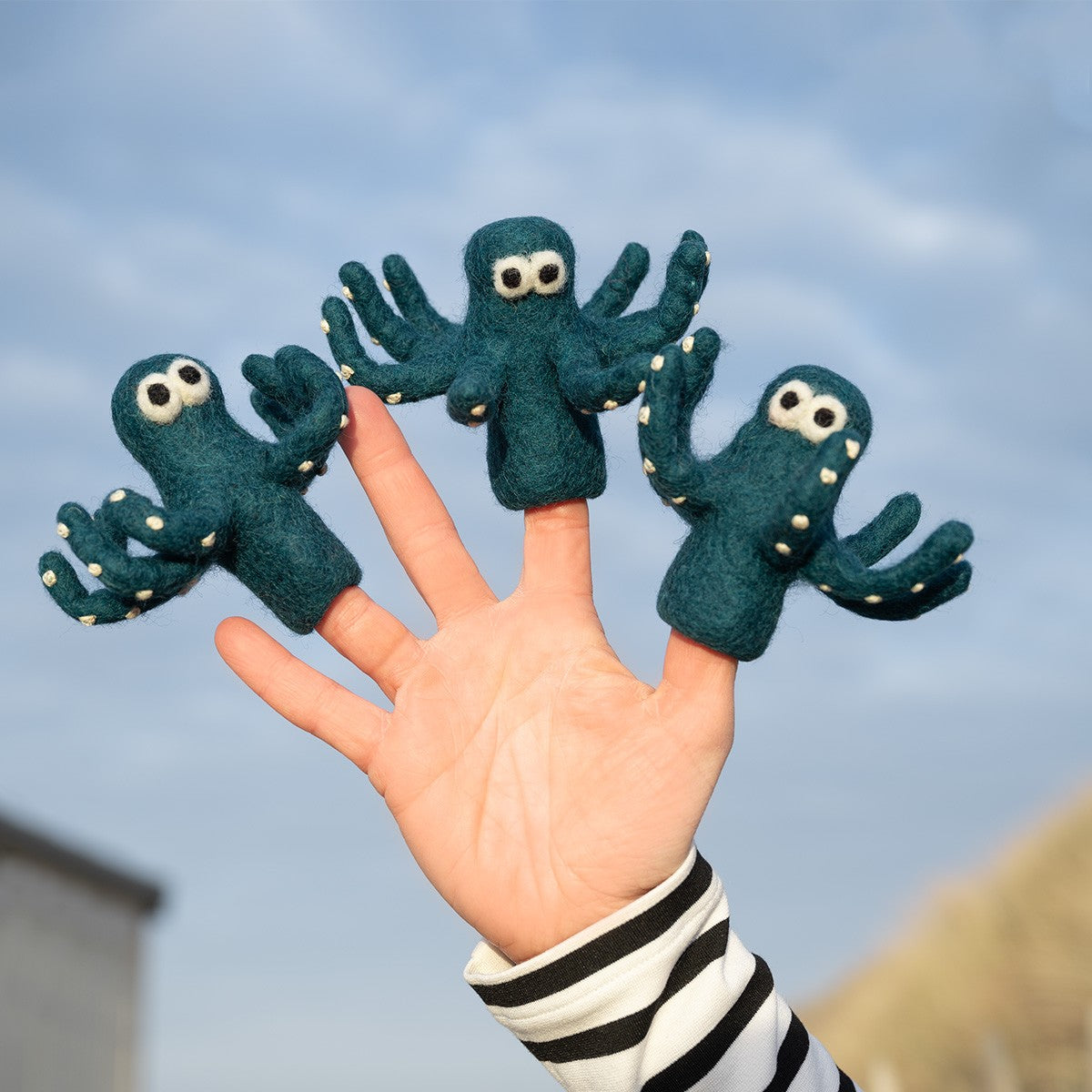 Detailfoto van vilten vingerpopje octopus zeegroen