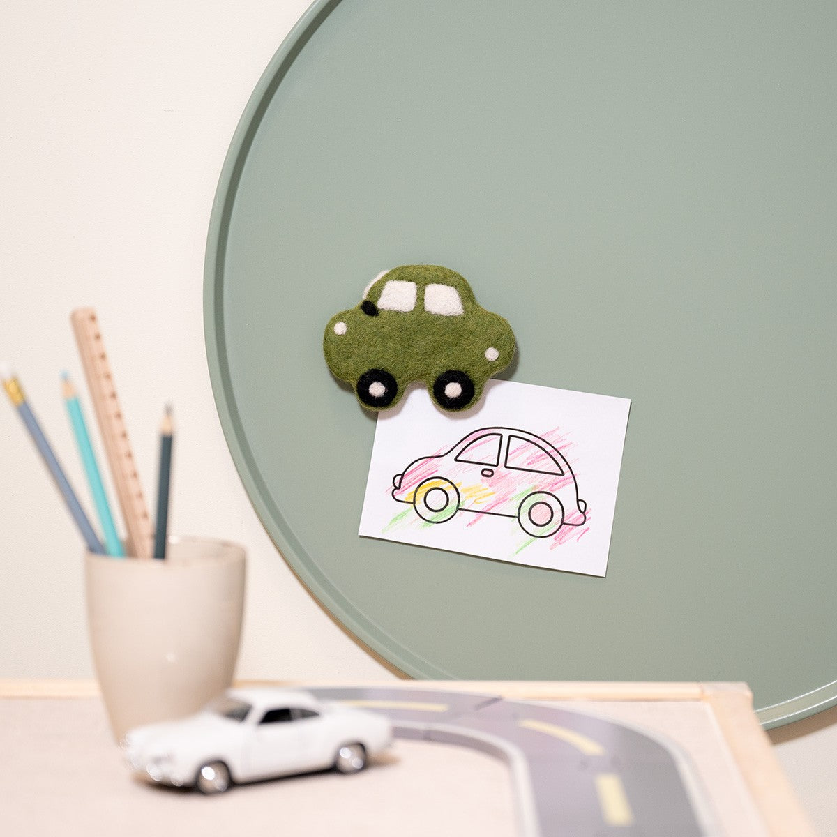 Detailfoto van vilten magneet auto 2d donkergroen
