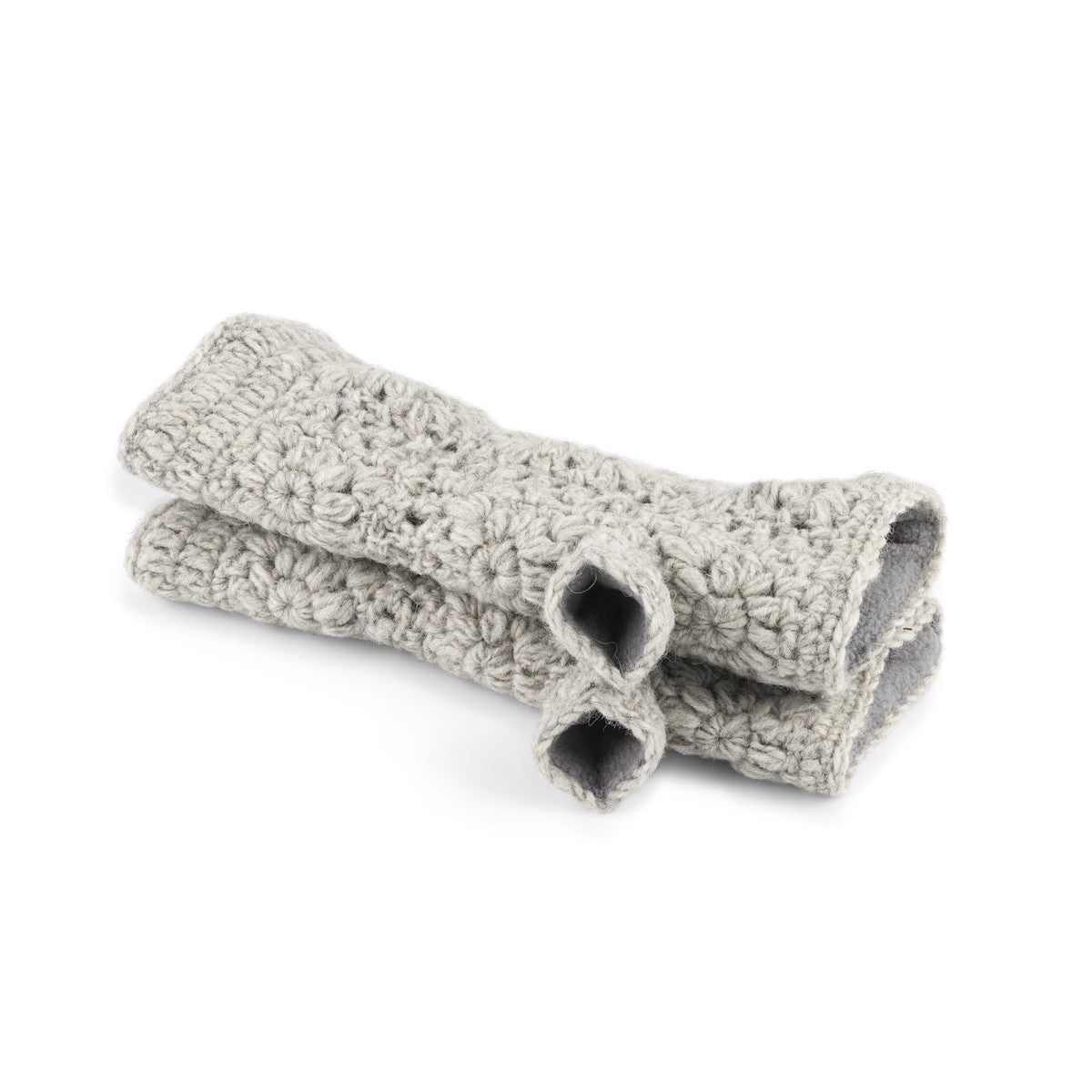 Detailfoto van vilten handwarmers granny square lichtgrijs