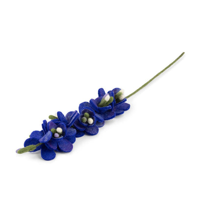Detailfoto van vilten ridderspoor blauw