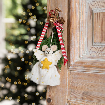 Detailfoto van vilten hanger muis engel met ster